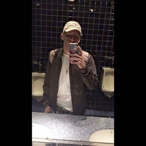 Meet your Posher, Efren